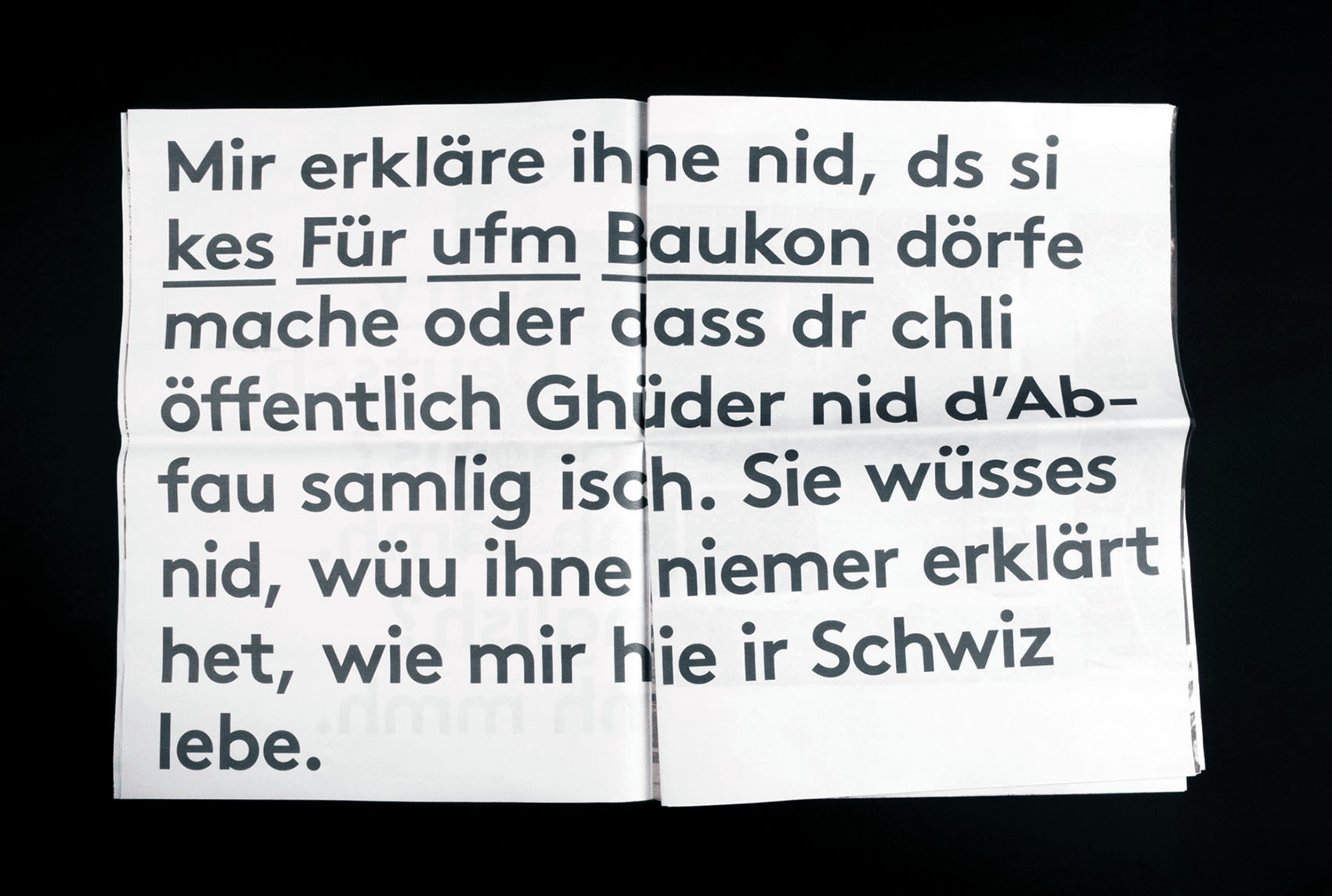 Journal sur Bern West, avec une page de texte; Mir erkläre ihne nid, ds si kes Für ufm Baukon dörfe mache oder dass dr chli öffentlich Ghüder nid d'Abfau samlig isch. Sie wüsses nid, wüu ihne niemer erklärt het, wie mir hie ir Schwiz lebe.